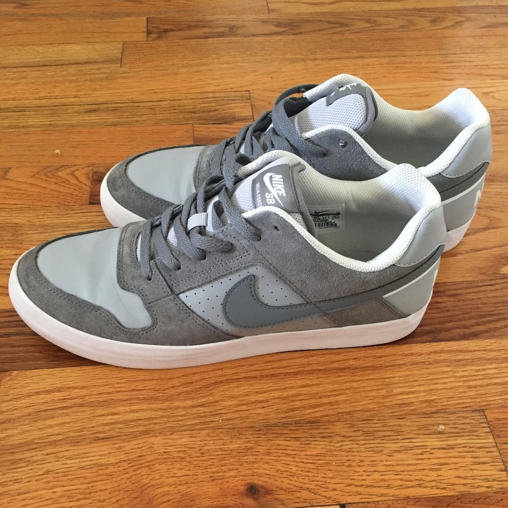 NIKE SB DELTA FORCE Grey Sneakers, size 11.5